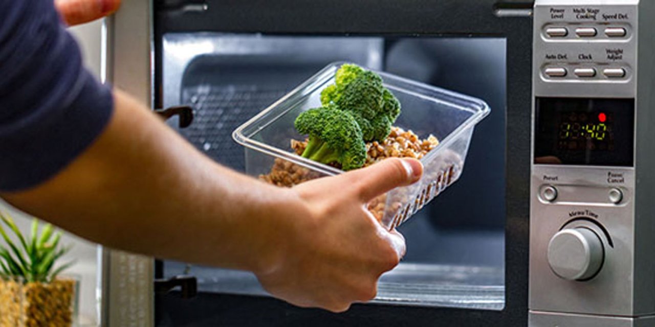 What Are the Signs That Your Microwave Needs Repair in Dubai?