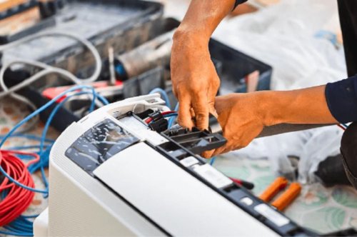 Why Your AC Isn’t Cooling Properly in Dubai (And When You Should Call a Technician)